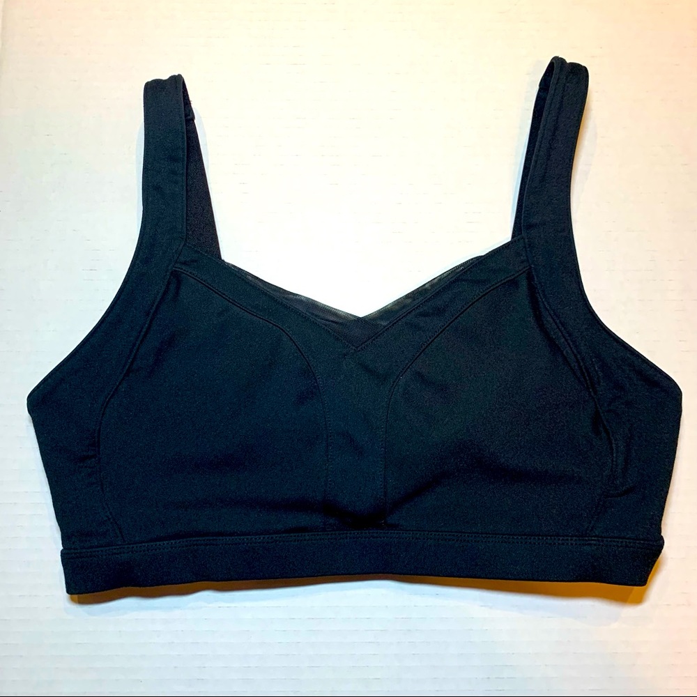 Med Fabletics black V neck sports bra